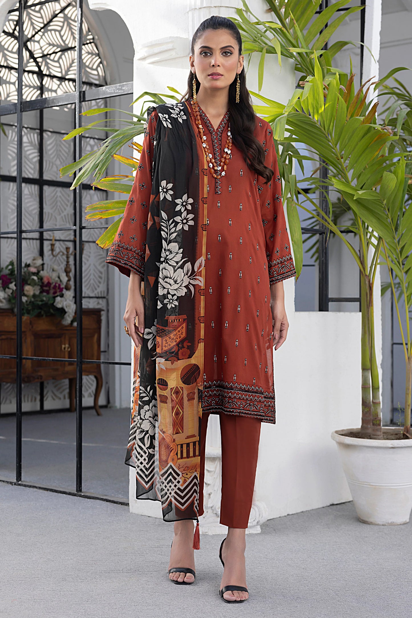 Lakhany Embroidered Lawn LZ-04