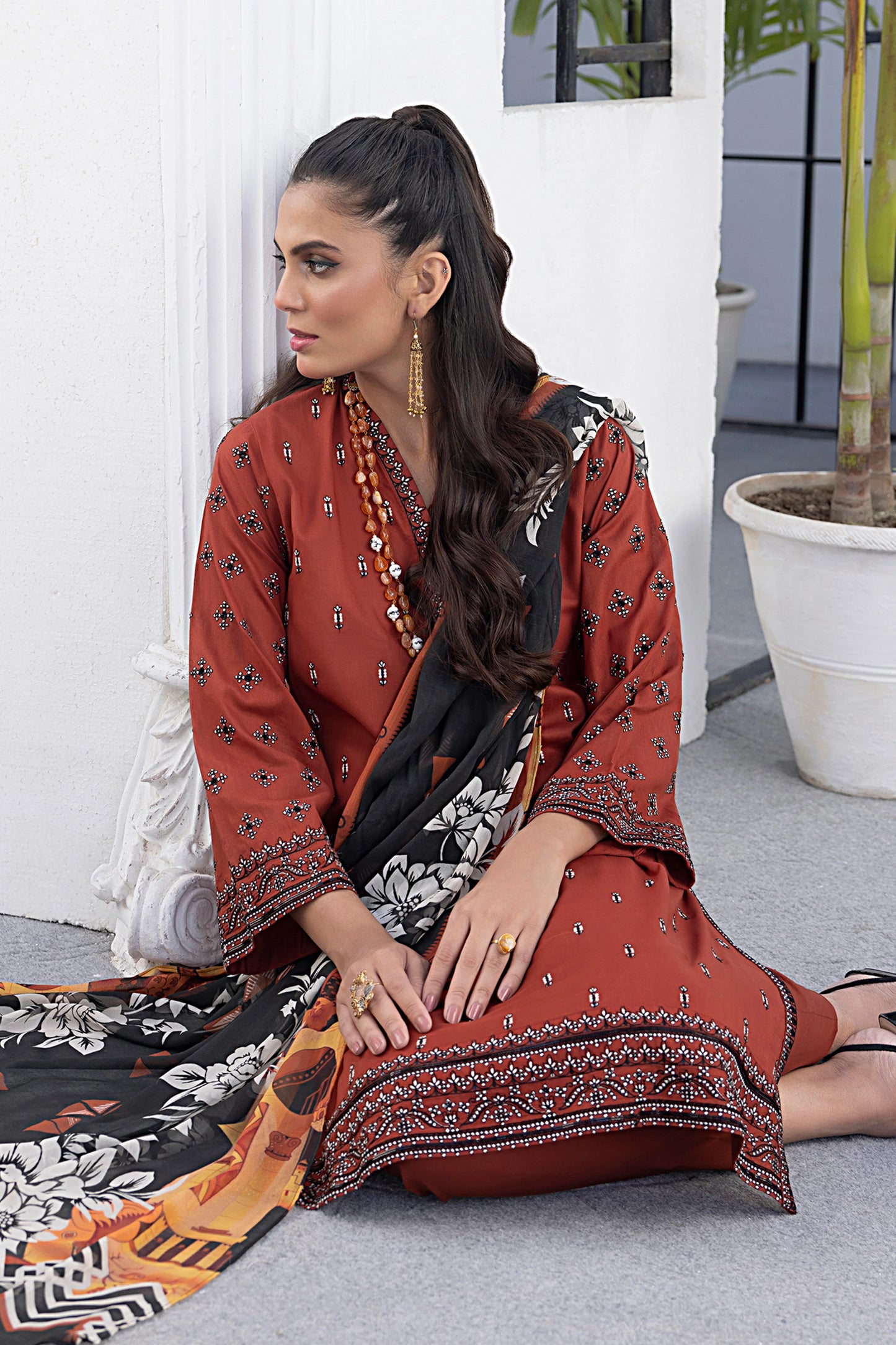 Lakhany Embroidered Lawn LZ-04